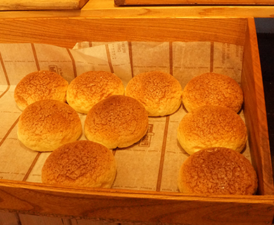 田主丸にあるパン屋さんシェ・サガラにあるメロンパン